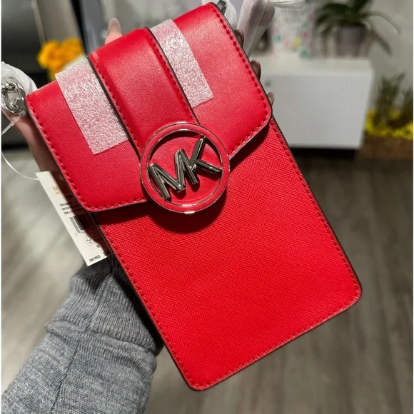 SOLD🤍MICHAEL KORS Carmen small phone holder crossbody bag ♥️ - Picture 11 of 12